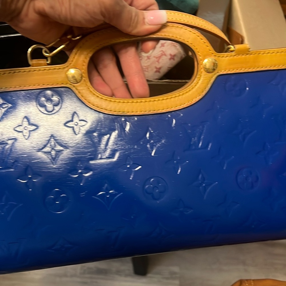 Authentic pre-loved LV Handbag with removable strap and dust bag